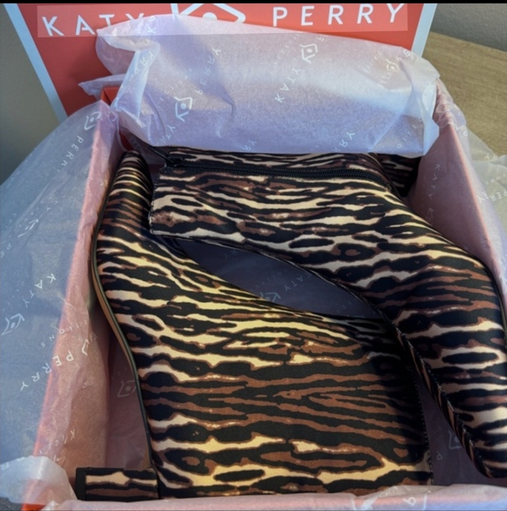 Size 9.5! NWTs, Katy Perry Collections Wild Print Ankle Booties‎ - Picture 2 of 5